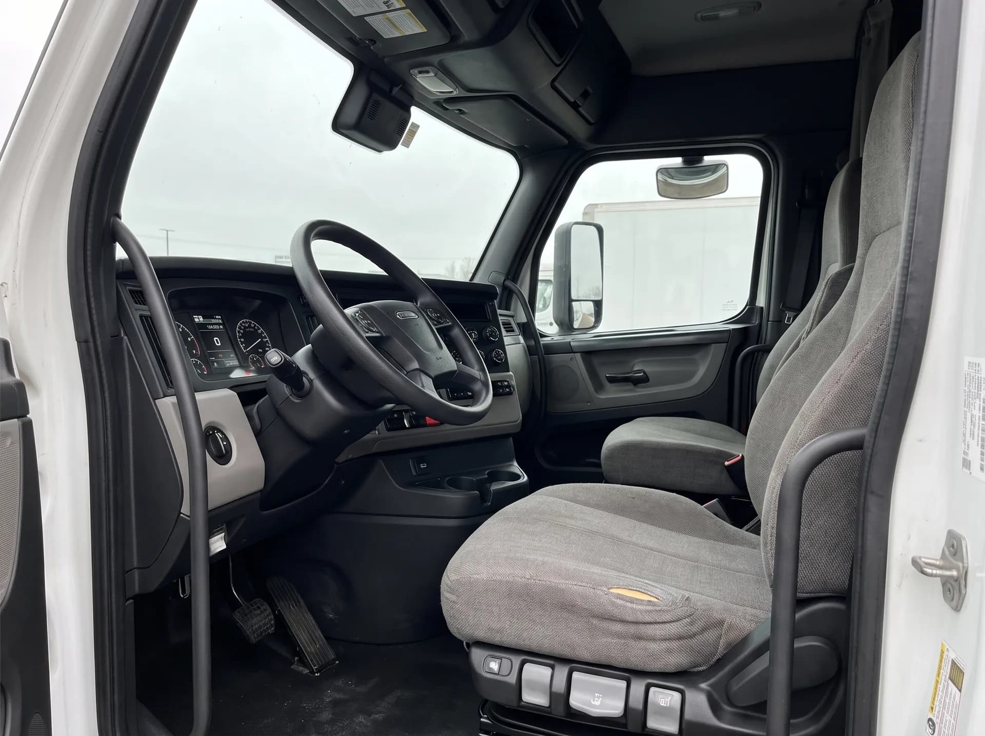 2022 Freightliner Cascadia 126, interior and dash